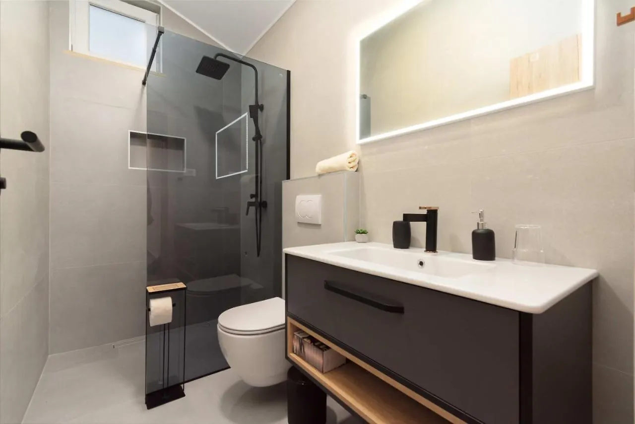 Kringa Villa Simone - Designer - Modern & Heritage Mix - Enclosed - Office