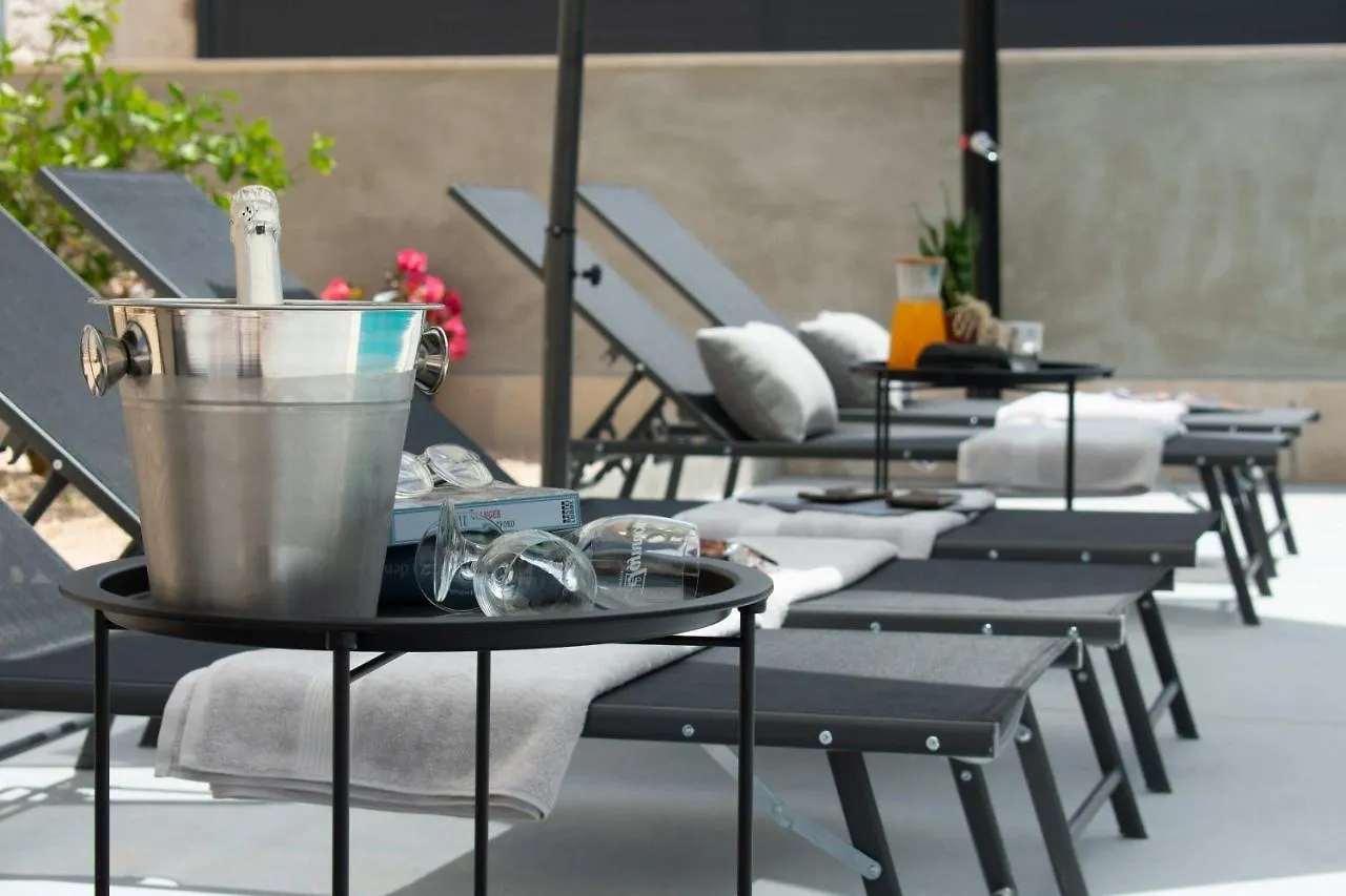 Kringa Villa Simone - Designer - Modern & Heritage Mix - Enclosed - Office