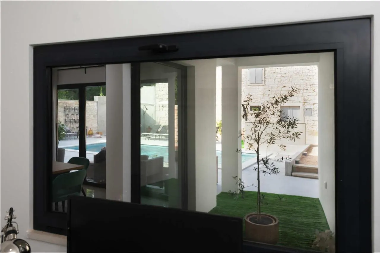 Kringa Villa Simone - Designer - Modern & Heritage Mix - Enclosed - Office