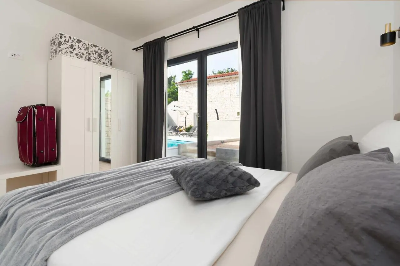 Kringa Villa Simone - Designer - Modern & Heritage Mix - Enclosed - Office