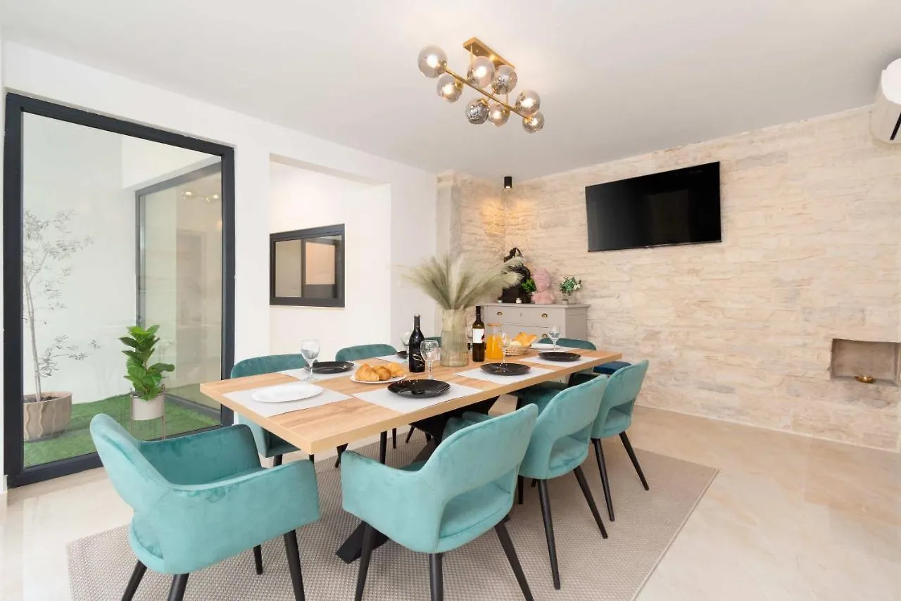 Kringa Villa Simone - Designer - Modern & Heritage Mix - Enclosed - Office