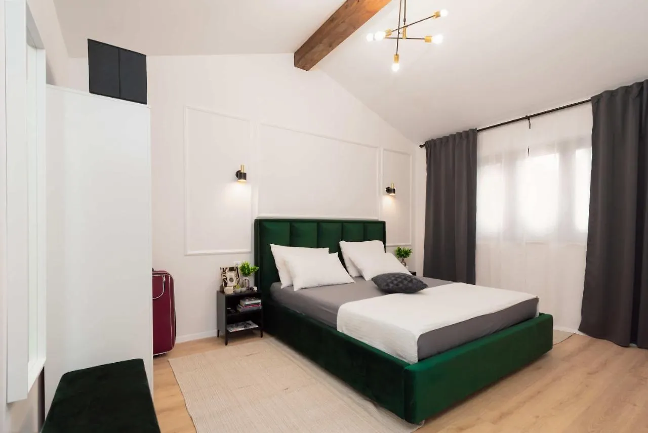 Kringa Villa Simone - Designer - Modern & Heritage Mix - Enclosed - Office