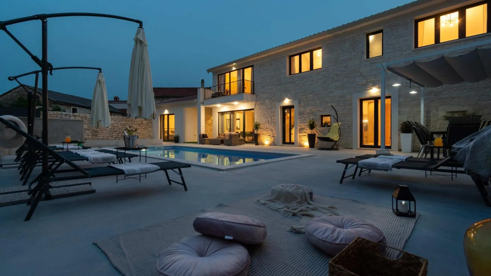 Kringa Villa Simone - Designer - Modern & Heritage Mix - Enclosed - Office קרואטיה