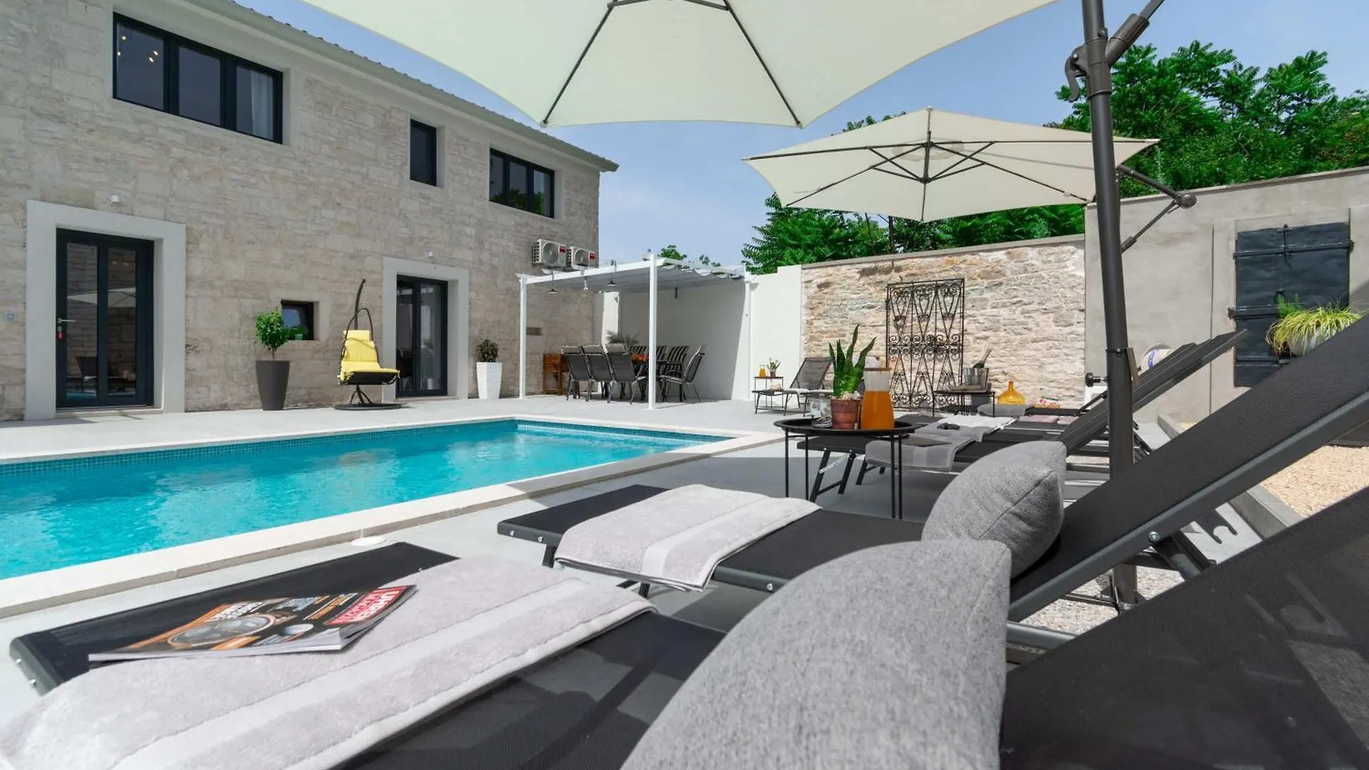 Kringa Villa Simone - Designer - Modern & Heritage Mix - Enclosed - Office